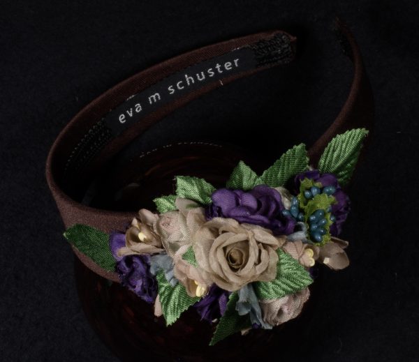 Haarreif mit Seidenblüten in beige, lila und grau – Bild 3