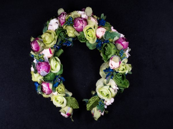 Haarkranz mit Frühlingsrosen – Bild 3