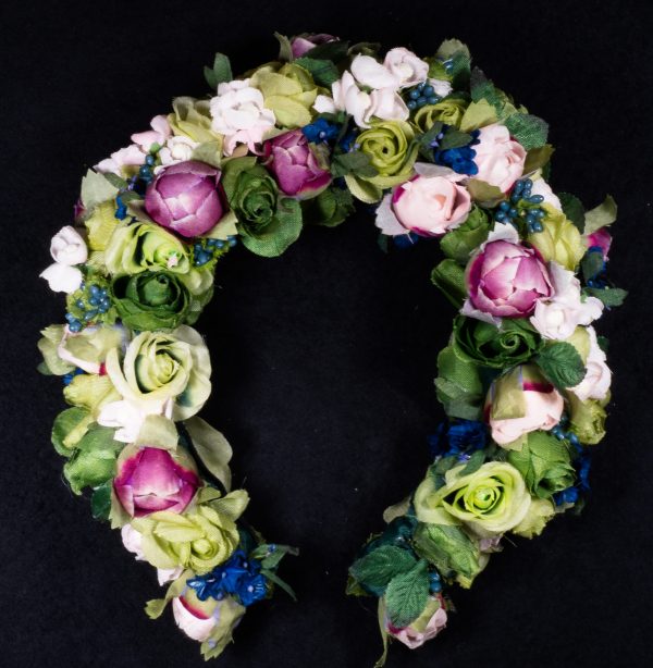 Haarkranz mit Frühlingsrosen – Bild 4