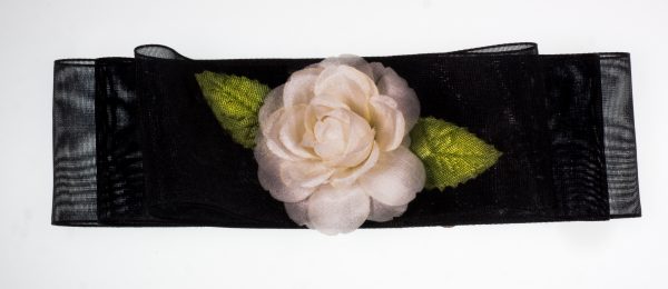 Brosche mit Vintage Seidenrose