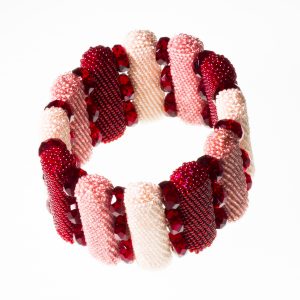 Armband in Rosatönen und weinrot