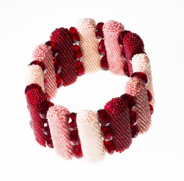 Armband in Rosatönen und weinrot