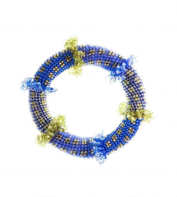 Armband in blau und grün mit Bestickungen