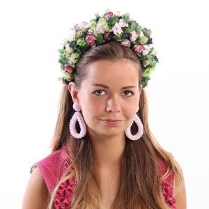 Haarkranz mit Frühlingsrosen
