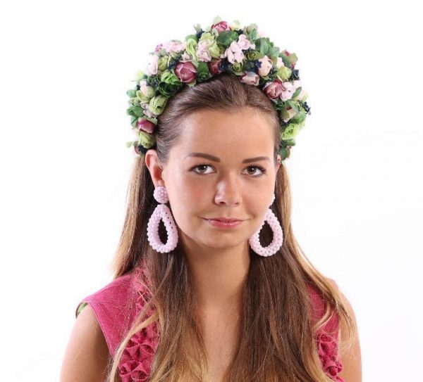 Haarkranz mit Frühlingsrosen