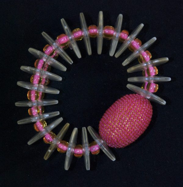 Armband mit durchsichtigen Slices und erdbeerfarbenen Perlen – Bild 2