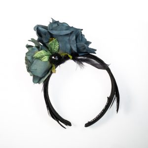 Haarreif mit petrolfarbenen Rosen und schwarzen Federn