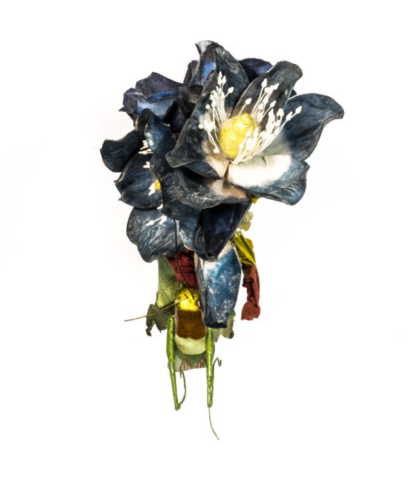 "Plaisir du criquet pèlerin" - schwarzer Haarreif mit Grashüpfer und blauen Blüten – Bild 4