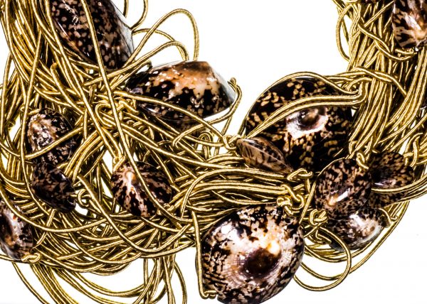 Collier mit Vintage Seidenschnüren und Napfschnecken – Bild 3