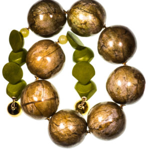 Grünes KugelCollier mit Blättern und Holz
